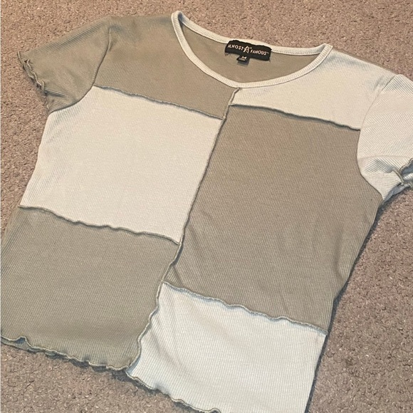 Almost Famous Colorblock Short Sleeve Top - Picture 2 of 5